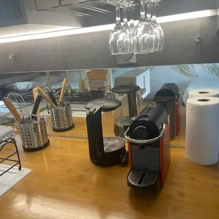 Appartement, Place Morny. アパート *