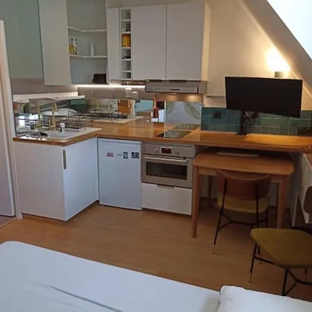 Appartement, Place Morny. *