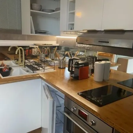 Appartement, Place Morny. アパート *