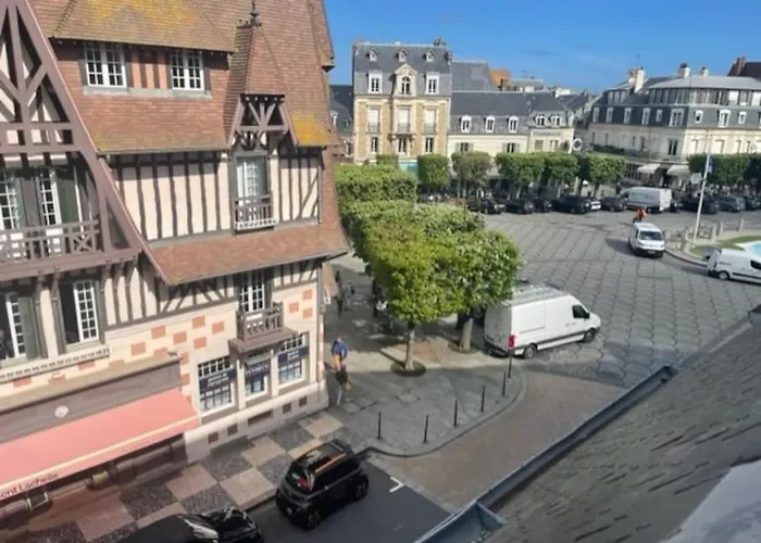 アパート Appartement, Place Morny. *