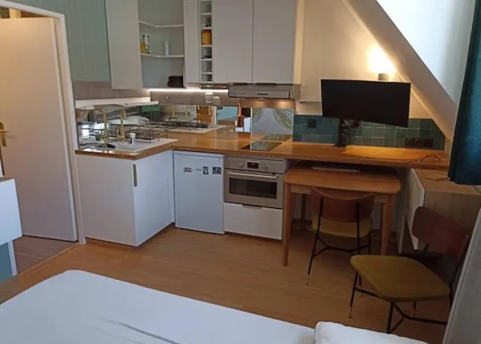 Appartement, Place Morny. *